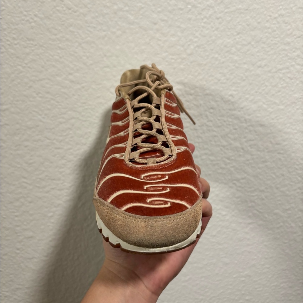 🔥Nike Air Max Plus in Red and Cream - Picture 2 of 9